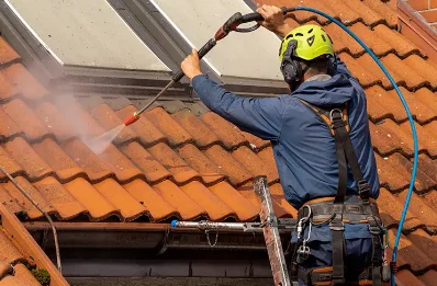 Démoussage et hydrofuge de toiture à Morienval